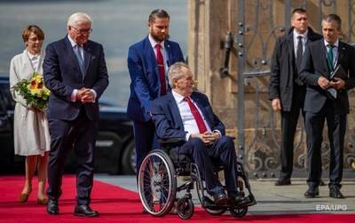 Президент Чехии переведен из реанимации в обычную палату