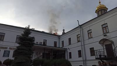 Пожар в Киево-Печерской Лавре потушили: кадры с места ЧП