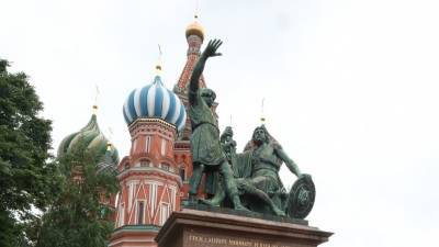Сплоченность и патриотизм: Парламентарии поздравили россиян с Днем народного единства