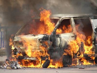 Под Новгородом три человека заживо сгорели в машине, влетевшей в фуру