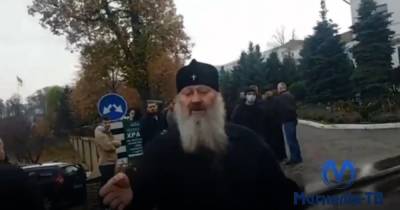 В Киево-Печерской лавре монахи напали на журналиста (видео)