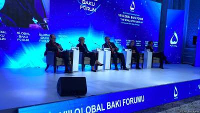 В рамках VIII Глобального Бакинского форума началась третья панель на тему "Новый мировой порядок после COVID-19" (ФОТО)