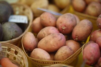 В Волгоградской области зафиксировали рост цен на картошку, яйца и муку