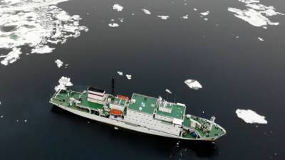 Российское судно задержали из-за иска канадской компании