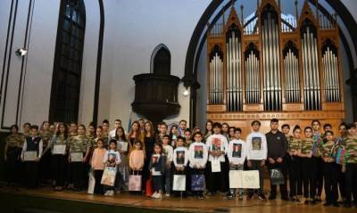 Юные азербайджанские музыканты поздравляют с Днем Победы (ФОТО)