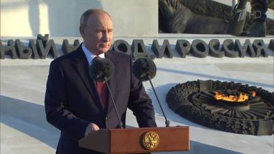 Владимир Путин в Севастополе возложил цветы к мемориалу всем жертвам Гражданской войны