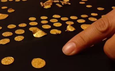 Англичанин нашел клад из 131 золотой монеты, датируемых VII веком. ФОТО
