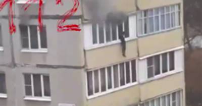 В Подмосковье ребенок выпрыгнул из горящей квартиры