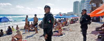 В Канкуне после перестрелки на пляже неизвестные захватили отель - runews24.ru - Mexico