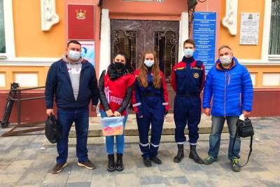 В Смоленске активисты студенческого корпуса спасателей работают в волонтерском центре