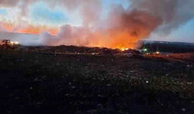Неизвестные подожгли мусорный полигон в Башкирии
