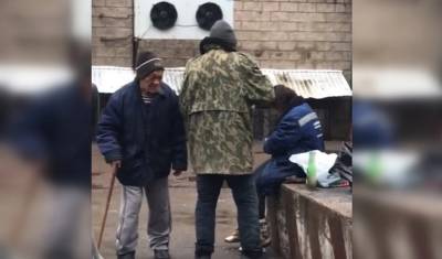 Жители одного из микрорайонов Уфы пожаловались на нашествие бездомных
