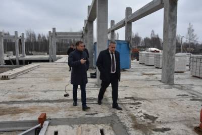 Глава костромской горадминистрации проинспектировал строительство школы в поселке Волжский