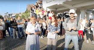 Жители Сочи День народного единства отметили сбором подписей против QR-кодов