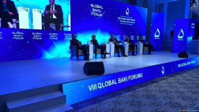 В рамках VIII Глобального Бакинского форума проводятся очередные панельные дискуссии