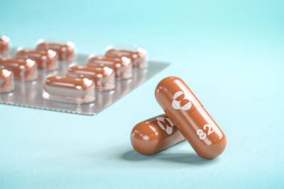 Великобритания одобрила использование таблеток для лечения COVID-19