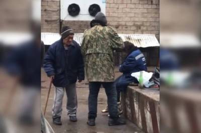 Жители одного из микрорайонов Уфы жалуются на нашествие бездомных