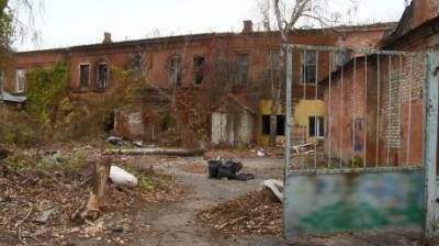 Заброшенному зданию на Сборной снова угрожает возгорание - penzainform.ru
