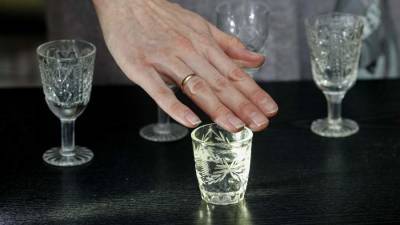 Нарколог назвал способ не поддаться на уговоры знакомых выпить спиртное