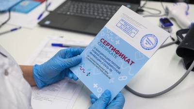 Правительство РФ продлило программу поощрения прошедших вакцинацию от COVID-19