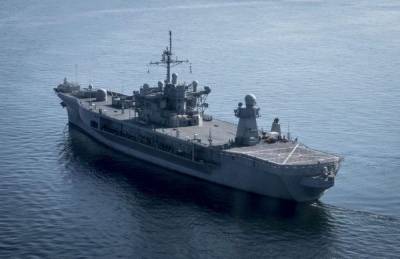 Флагман не унимается: ВМС США уплотнились в Чëрном море для его «надëжности»