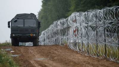 «По украинскому подобию»: Польша все же построит забор на границе с Белоруссией