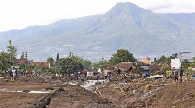 Наводнение в Индонезии: затоплены деревни, повреждены дороги и мосты