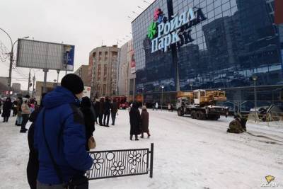 Сотни людей эвакуировали из ТРЦ в центре Новосибирска