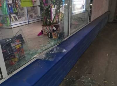 23-летний рязанец разбил молотком витрину на улице Новоселов