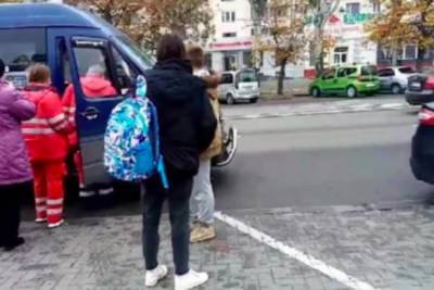 В Мелитополе 17-летний парень спас пассажиров маршрутки, водителю которой стало плохо за рулем