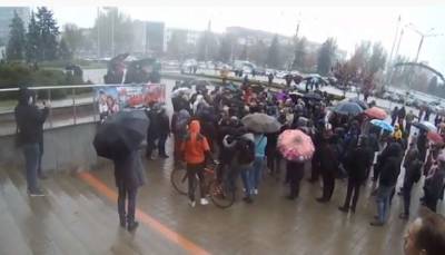 В Запорожье накажут полицейского, который толкнул участника митинга