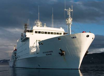 Вблизи порта Дании появился российский военный корабль после ареста «Академика Иоффе»