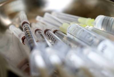 В Сосновом Бору на 2 дня развернули дополнительный мобильный пункт вакцинации