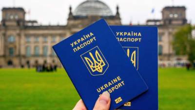 Рикард Джозвяк - Украину исключили из «зеленого списка» ЕС - hubs.ua - Украина