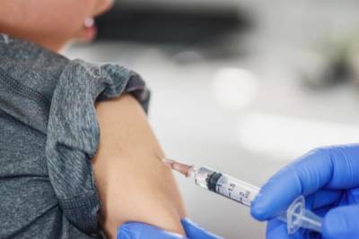 Обязательная вакцинация: в Минздраве рассказали, кого вскоре отстранят от работы