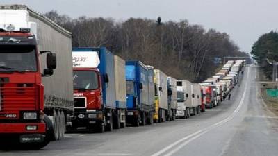 Киев продолжает удивлять: Украина отменила разрешения на автоперевозки с Белоруссией