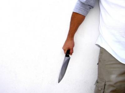 «Гонялся с ножом»: агрессивные молодчики перед нападением на отца с сыном в Новых Ватутинках участвовали в драке в магазине