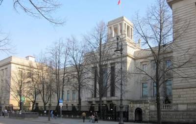 У посольства России в Берлине обнаружили мертвым агента ФСБ и мира