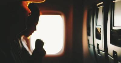 Насколько повышается риск заражения ковидом во время обеда в самолете
