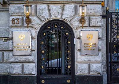 Российского дипломата нашли мертвым возле посольства в Берлине