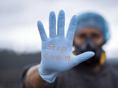 Украинцам, отстраненным от работы из-за отсутствия прививок от COVID-19, не оплатят больничные – Фонд соцстраха