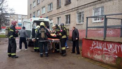 В Смоленске спасли женщину из горящей квартиры. Видео