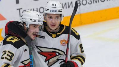 Дубль Каски помог «Авангарду» победить «Салават Юлаев» в матче КХЛ