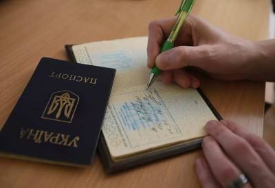 Верховная Рада отменила бумажную прописку в паспорте: что изменится