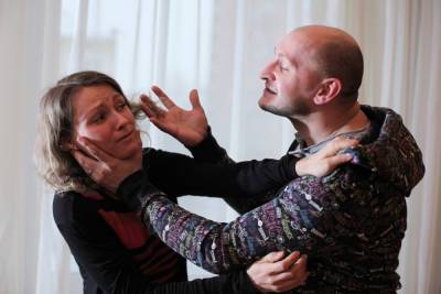 Психолог призвал обязать россиянок сдавать экзамен перед вступлением в брак