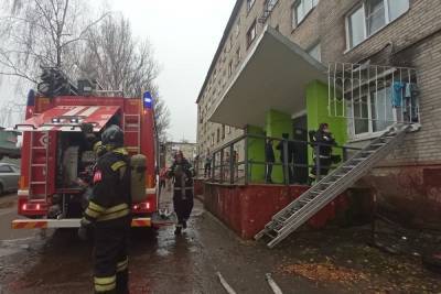 Пожарные спасли женщину на пожаре на Шевченко