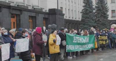 Митингующие против Кличко признавались, что получат по 300 гривен и не знали, почему шли под Офис президента