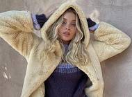 Срочно в гардероб: Эльза Хоск показала самое модное и уютное пальто на зиму 2022