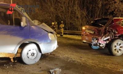 Возле ТЦ «Комсомолл» в Екатеринбурге произошла тройная авария