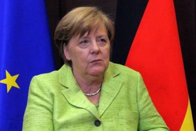 Меркель вручили медаль за выдающиеся достижения в политике.